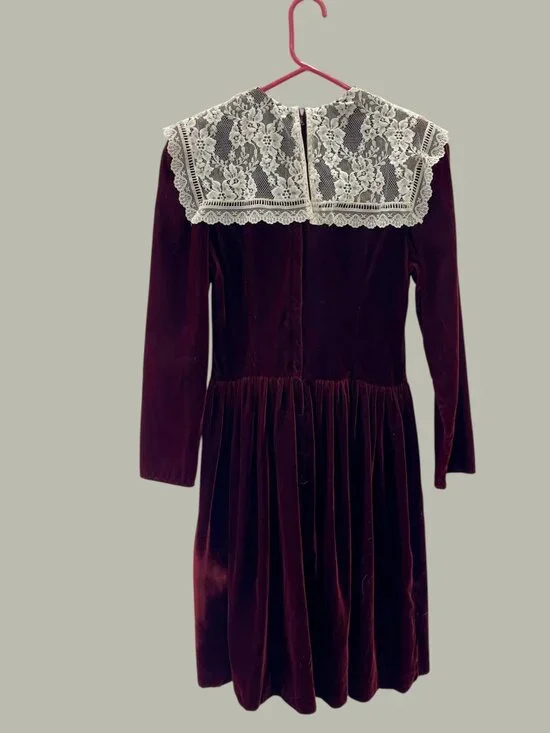 Vintage Gunne Sax Deep Burgundy Velvet Dress w Ivory Lace Yoke, Size Preteen 14 - Picture 4 of 6